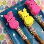 Do you love Peeps? Do you love chocolate covered pretzels? Then these Easter treats are exactly what you want. Make chocolate covered pretzel with Peeps.