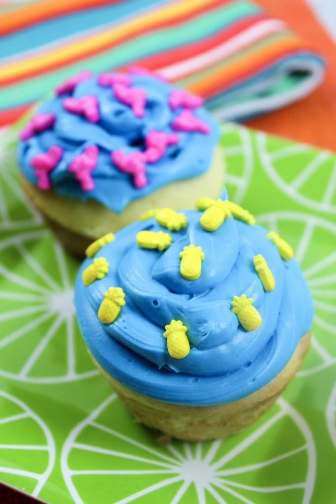 Summer cupcakes on a green plate.