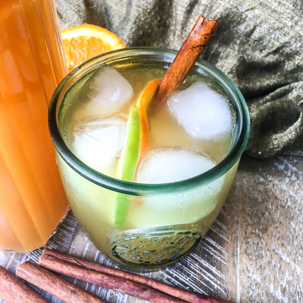 Looking for a simple punch recipe? This healthy punch recipe brings in all the flavors of apples, oranges and ginger together with only healthy ingredients.