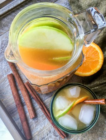 Looking for a simple punch recipe? This healthy punch recipe brings in all the flavors of apples, oranges and ginger together with only healthy ingredients.