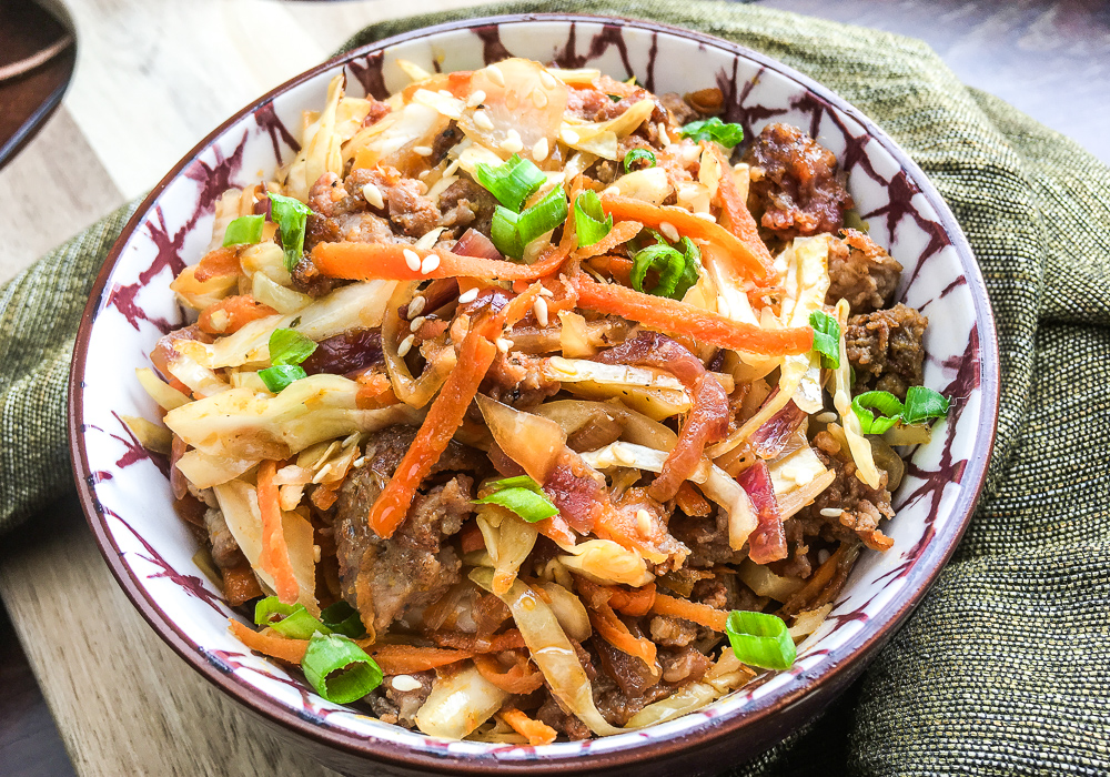 Trying to eat healthier in the New Year? If you love Chinese food and want to make healthy Chinese food at home, you will love this Eggroll in a Bowl. This egg roll recipe is low carb, keto approved and is only 4 Weight Watchers Points. It is perfect for any healthy eating plan.