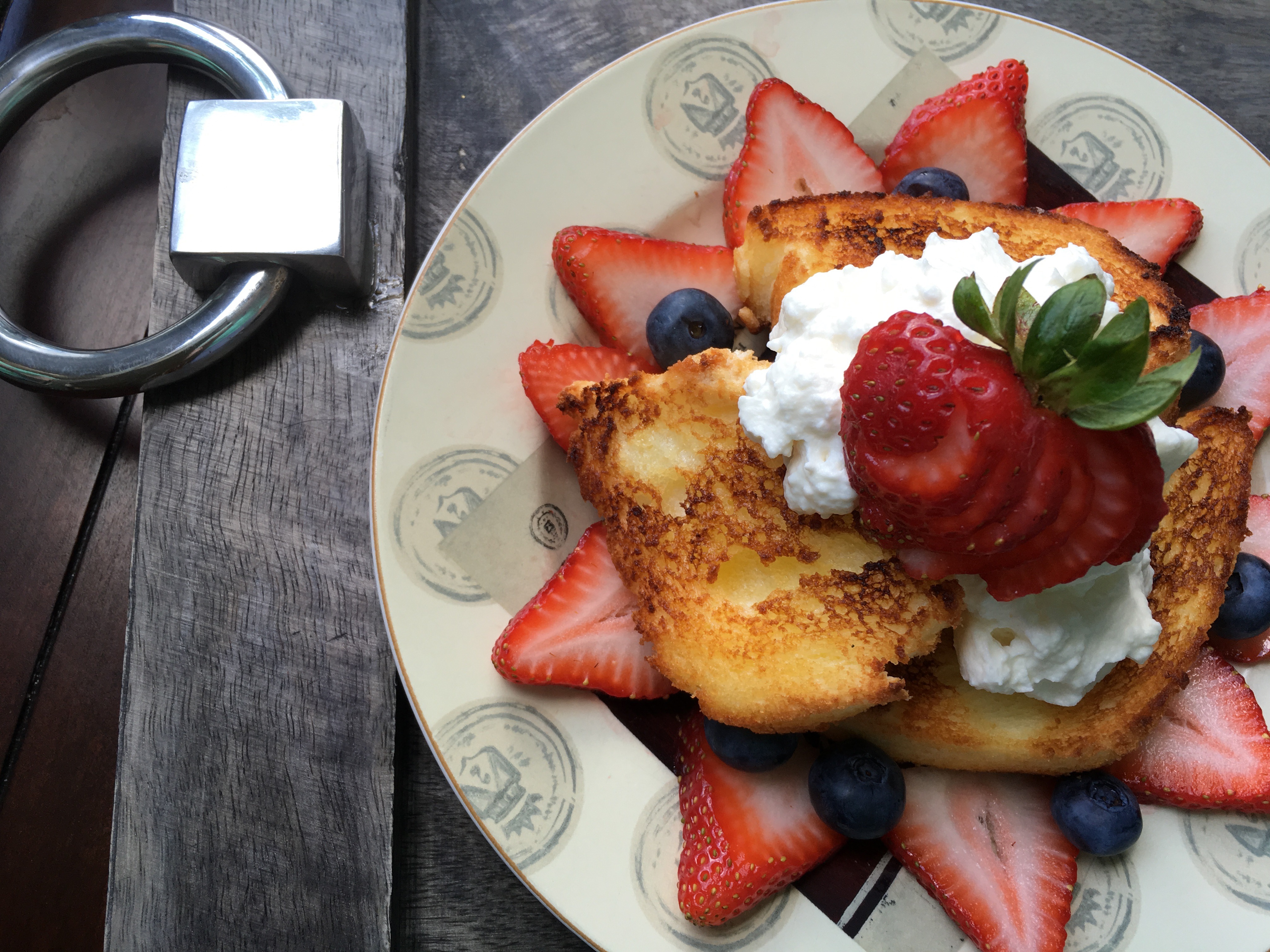 Do you love Angel Food Cake? Have you tried making Broiled Angel Food Cake? Use this Angel Food Cake recipe with instructions to make Broiled Angel Food Cake.