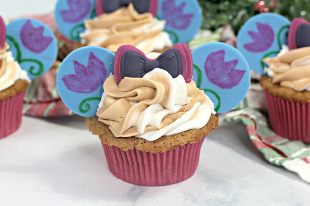 several anna frozen cupcakes