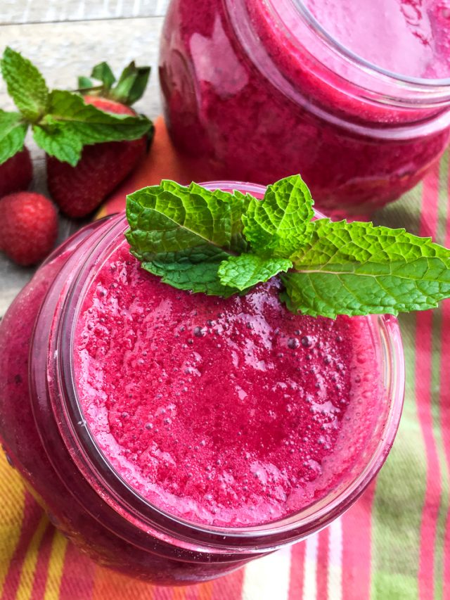 DELICIOUS BEET AND BERRIES SMOOTHIE RECIPE