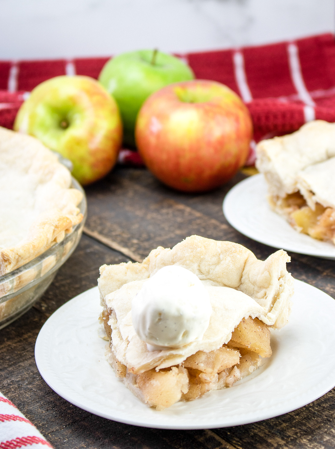 Apple Pie with a side of apples.
