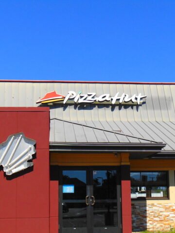The "Pizza Hut" Experience: Why the Red Roof Restaurants Are Going Extinct