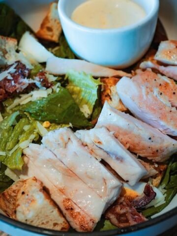 6 "Healthy" Chain-Restaurant Salads That Actually Have More Calories Than a Big Mac