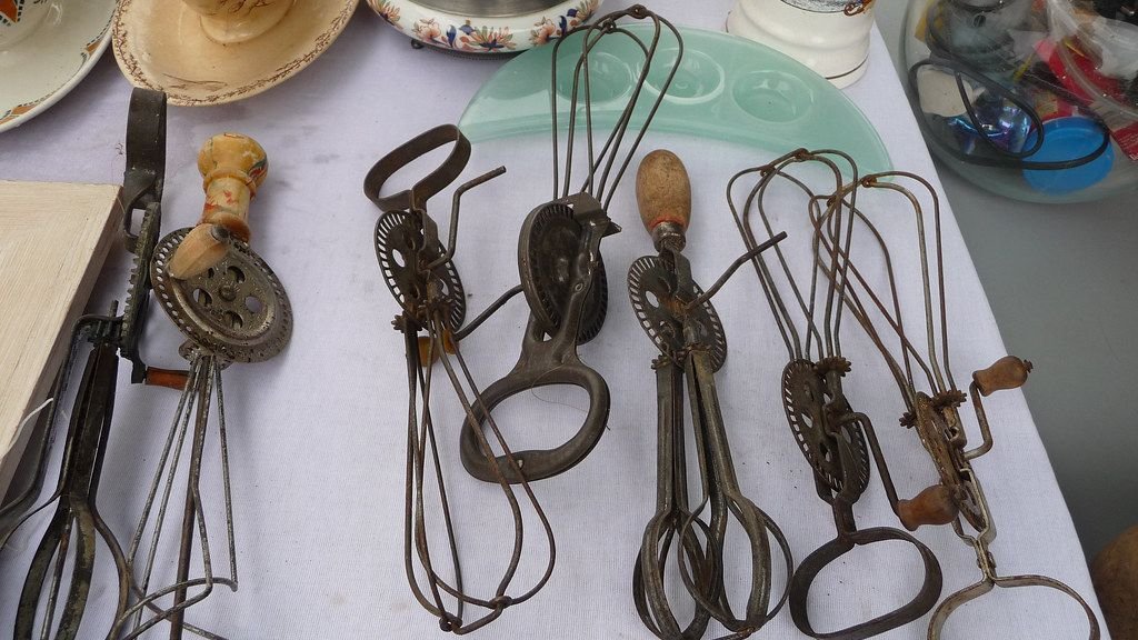 5 Kitchen Gadgets Every 1950s Housewife Owned That No One Uses Anymore