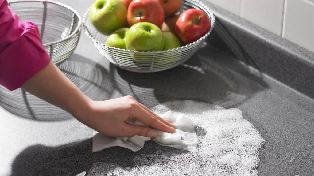 10 Red Flags Health Inspectors Notice the Moment They Step Into a Kitchen