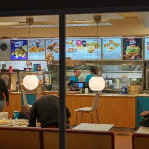 7 Ways Fast Food Chains Subtly Manipulate Your Senses to Make You Spend More