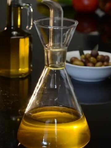 Avocado vs. Olive Oil: Which Has More Healthy Fats, Antioxidants, Vitamins?