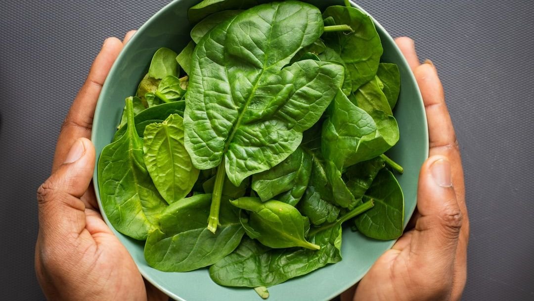 Spinach vs. Kale: Which Has More Iron, Calcium, Antioxidants?