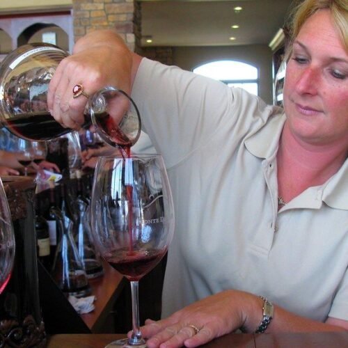 Fine-Dining Servers Reveal 10 Red Flags You'll Notice Within Minutes of Sitting Down