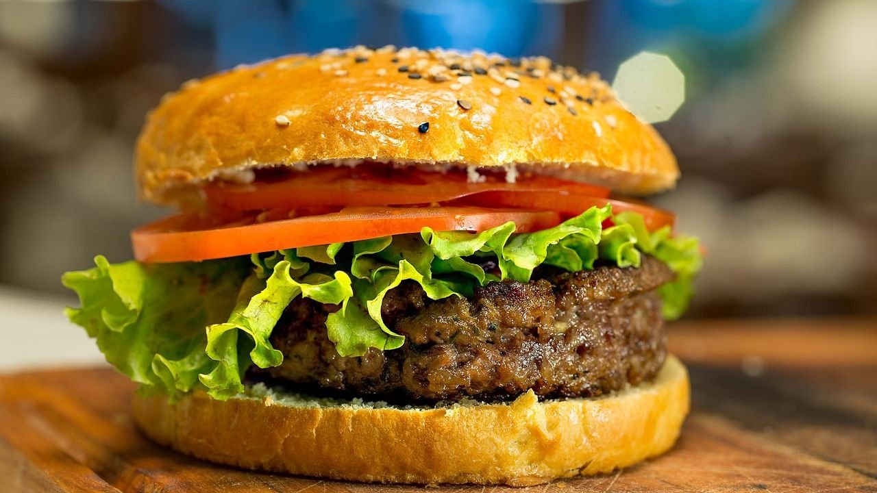 We Asked 9 Chefs Why Restaurant Burgers Taste Better - Now We'll Never Cook Them the Same