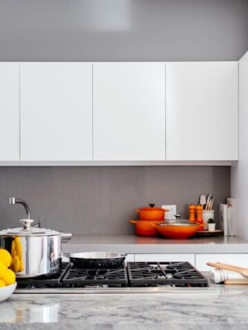 10 Kitchen Habits You Should Break Immediately (But Most People Still Do Them)