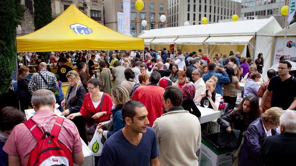 8 Food Destinations That Are Quietly Losing Their Culinary Appeal Each Year