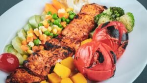 3 Countries With the Healthiest Traditional Diets - and 5 With the Unhealthiest Eating Habits