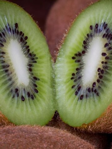 9 Foods That Can Help You Sleep - And 5 That Keep You Awake