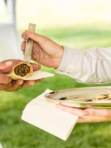 Do This at a Restaurant: 10 Chef Tips That Instantly Make Servers Love Your Table