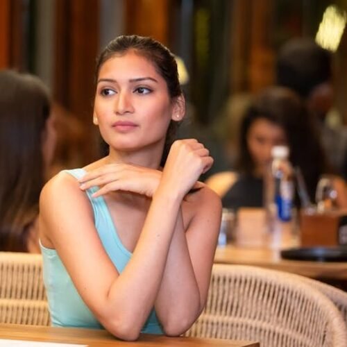 A Longtime Hostess Reveals: 7 Things She Notices About You While You Wait