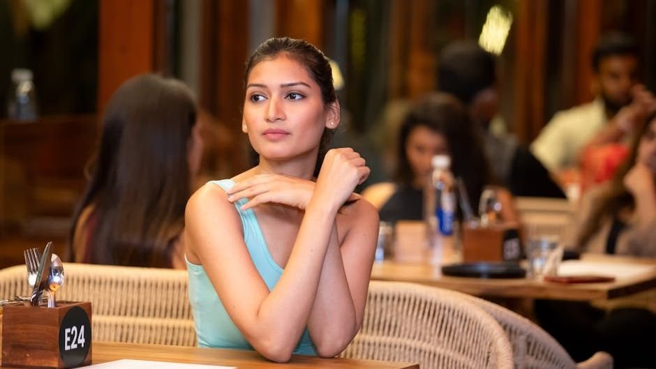 A Longtime Hostess Reveals: 7 Things She Notices About You While You Wait