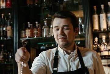 A Career Bartender Shares: 9 Phrases That Instantly Make You a Favorite