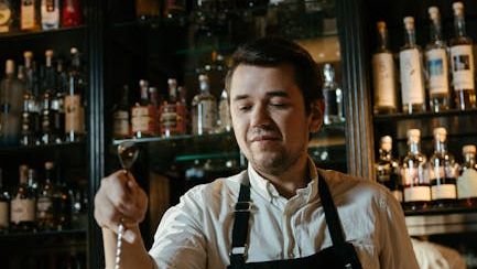 A Career Bartender Shares: 9 Phrases That Instantly Make You a Favorite