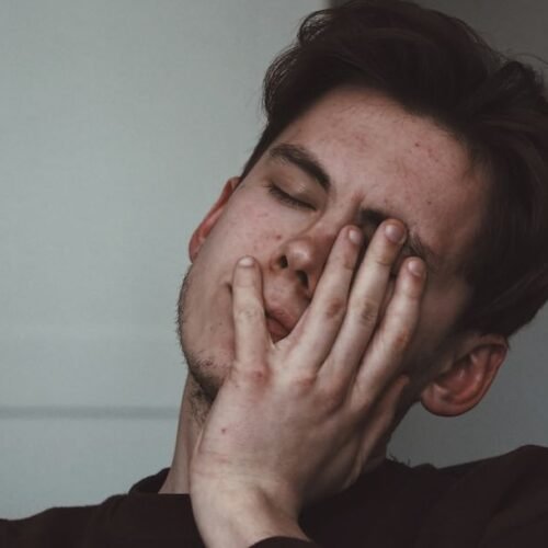 8 Symptoms of B12 Deficiency - and Foods That Help Restore Levels