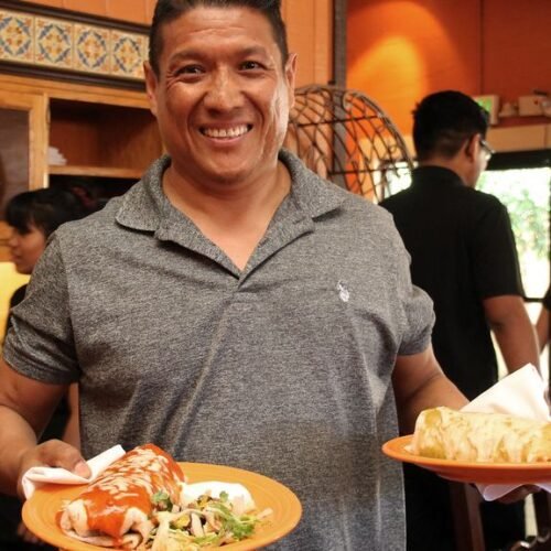 A Chef Reveals 12 Restaurant Habits That Quietly Get You Better Service