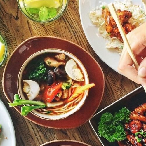 7 Things Restaurant Servers Wish You'd Stop Doing Before the Check Arrives