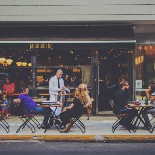 The Retirement "Avoid" List: 8 Tourist-Trap Eateries Seniors Say Aren't Worth the Wait or the Bill