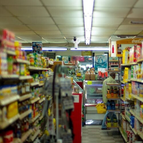 7 Grocery Store Foods Nutritionists Quietly Avoid Putting in Their Carts