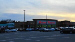 Don't Shop at These Grocery Stores Without Checking Prices - Try These 8 Instead