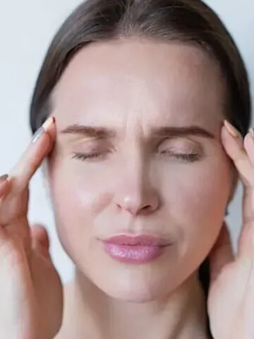 9 Common Signs of B12 Deficiency - And Foods That May Help