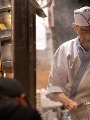 A Restaurant Server Reveals 15 Habits That Quietly Frustrate Kitchen Staff