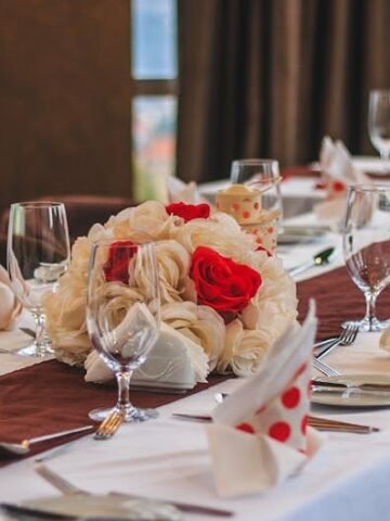 Why Former Fine Dining Staff Say You Should Always Notice How the Table Is Set Before You Sit