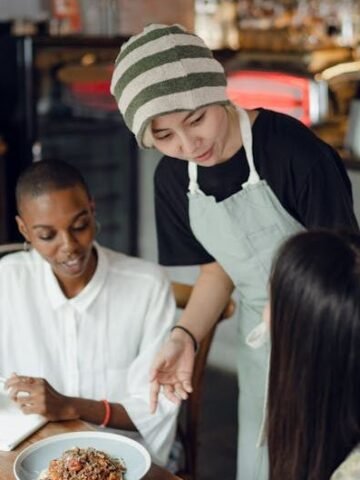 Why Former Servers Say You Should Always Notice the First Thing Your Waiter Does at the Table