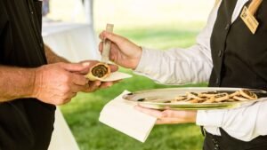 The "Receipt Trick" Servers Use to Get 25% More Tip Without You Noticing