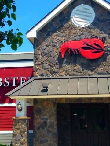 Know Before You Go: 6 Once-Popular U.S. Restaurant Chains That Are Now in Decline