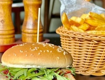 The No-Go List: 10 Restaurant Chains Foodies Say Aren't Worth the Hype